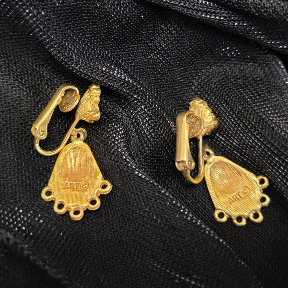 ART Brand Clip-on Gold Pharoah Egyptian Earrings Vintage Antique Stamped Signed - Picture 5 of 7